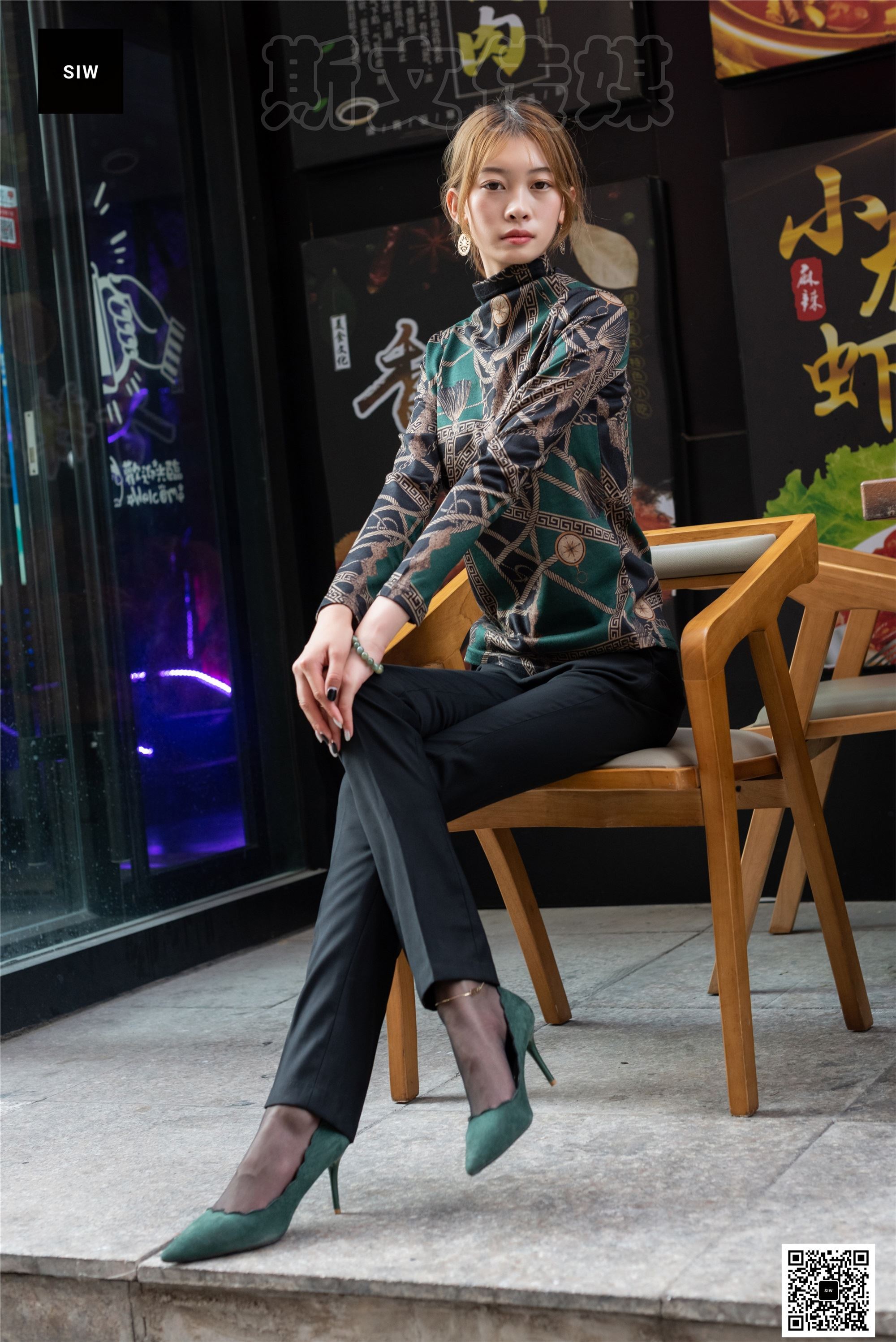 SIW斯文传媒 063 欧版翠绿印花高领长袖打底衫 - 新芳